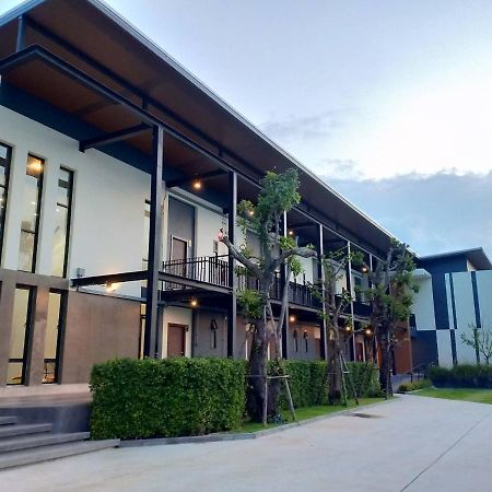 De Vine House Hotel Roi Et Exterior photo