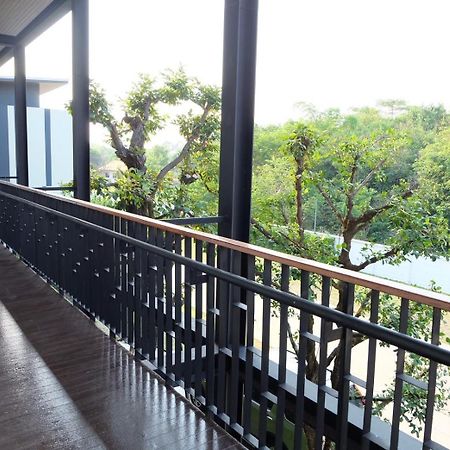 De Vine House Hotel Roi Et Exterior photo