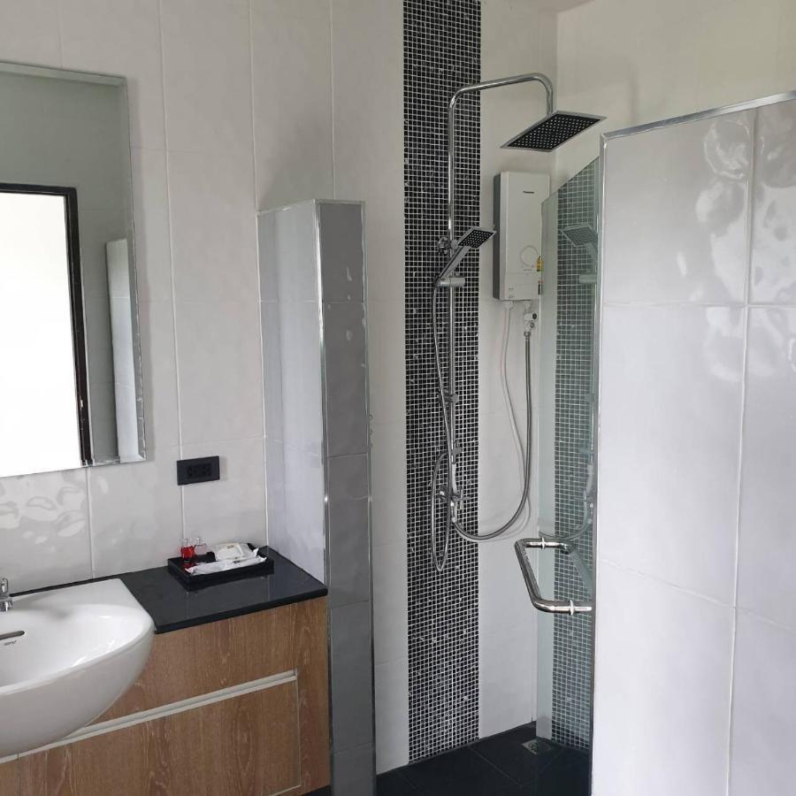 De Vine House Hotel Roi Et Exterior photo